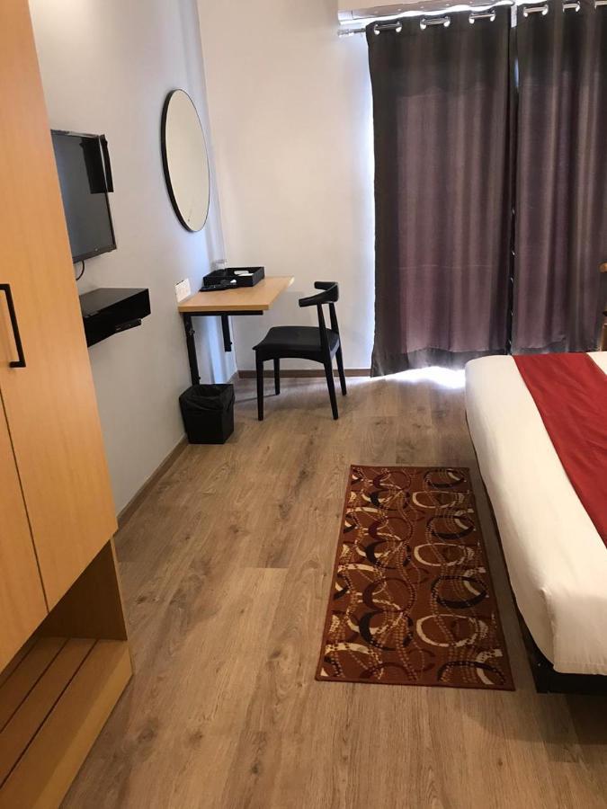 Hotel Aarkay Palace Badarpur Екстериор снимка