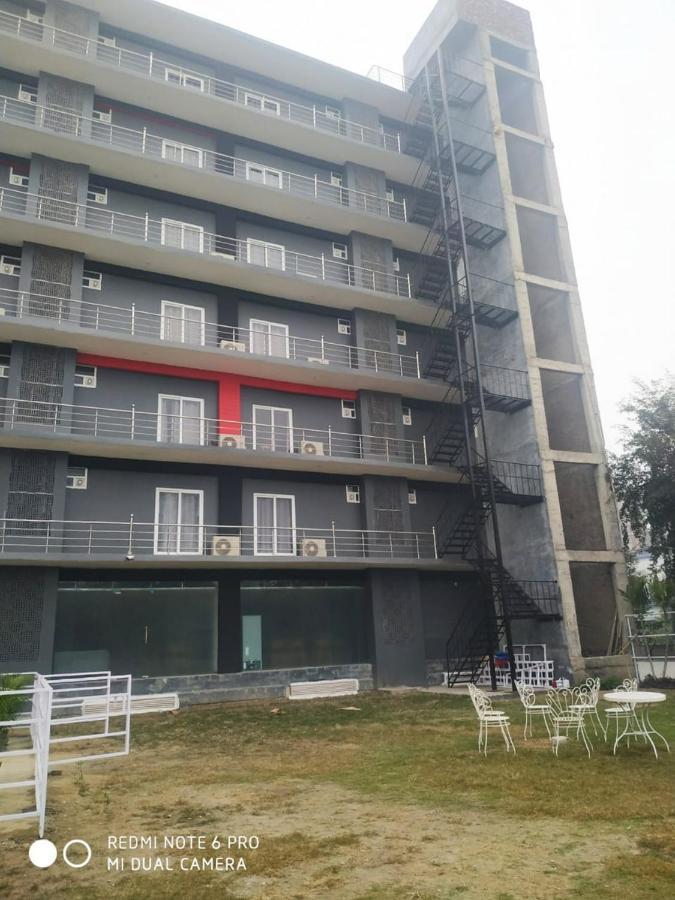Hotel Aarkay Palace Badarpur Екстериор снимка