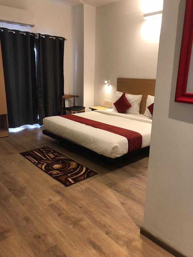Hotel Aarkay Palace Badarpur Екстериор снимка