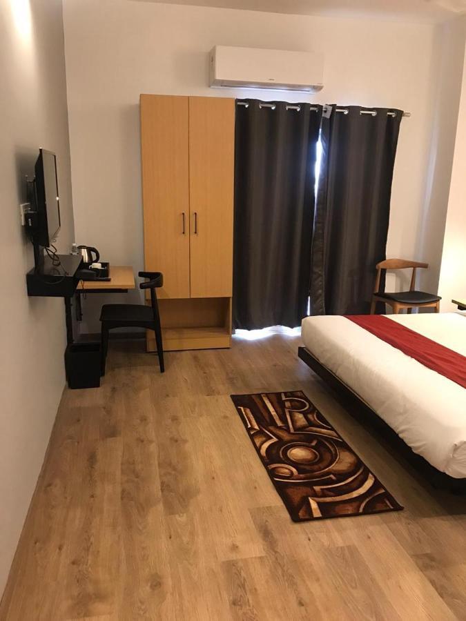 Hotel Aarkay Palace Badarpur Екстериор снимка