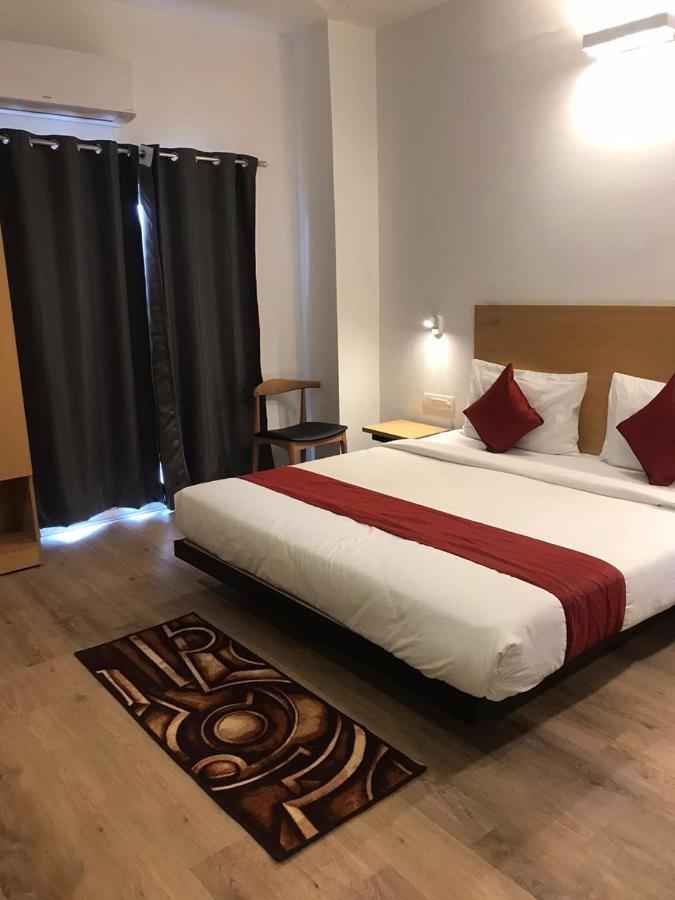 Hotel Aarkay Palace Badarpur Екстериор снимка