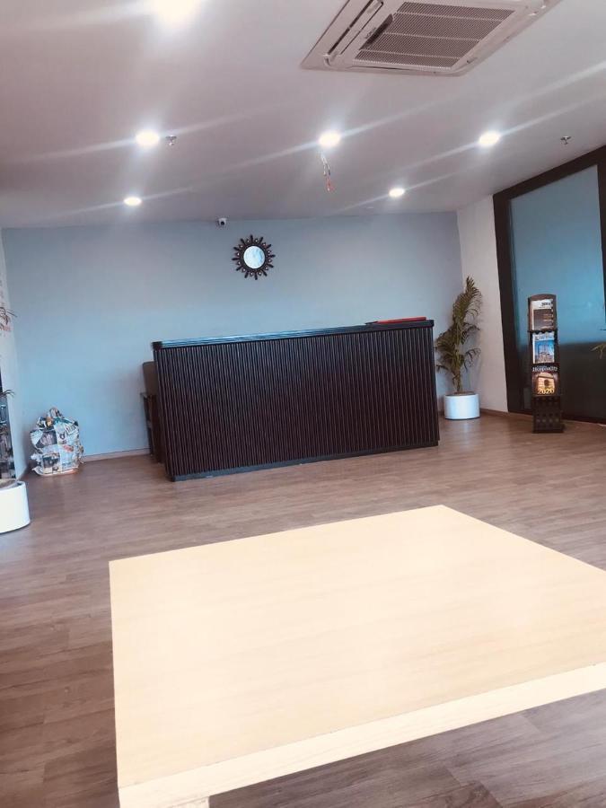 Hotel Aarkay Palace Badarpur Екстериор снимка